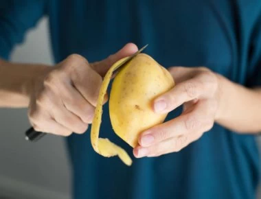 Κρατήστε τις φλούδες από τις πατάτες που καθαρίζετε - Δείτε γιατί